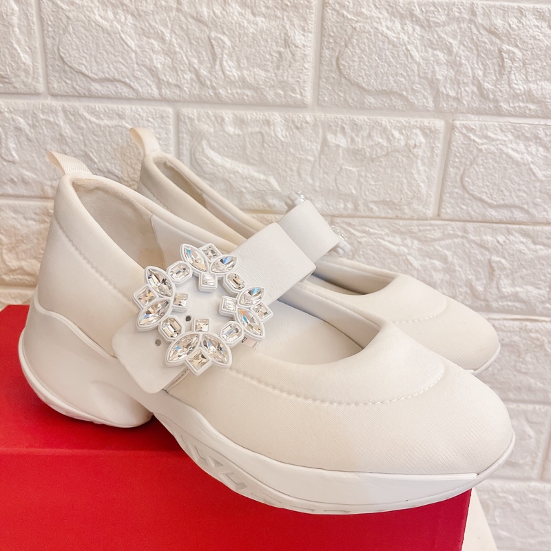 極新平台最低價✨RV 水鑽方釦春系鬆弛運動感瑪莉珍鞋/roger vivier白-0