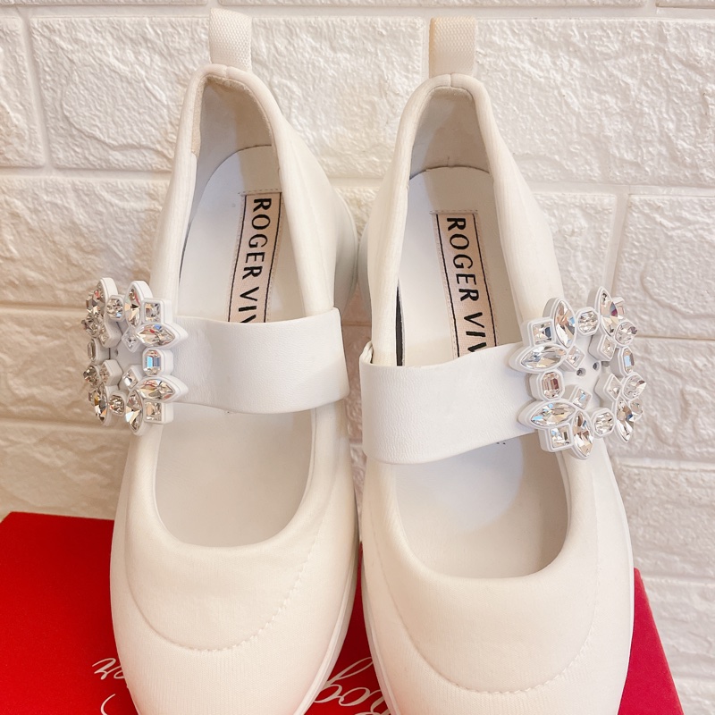 極新平台最低價✨RV 水鑽方釦春系鬆弛運動感瑪莉珍鞋/roger vivier白-2