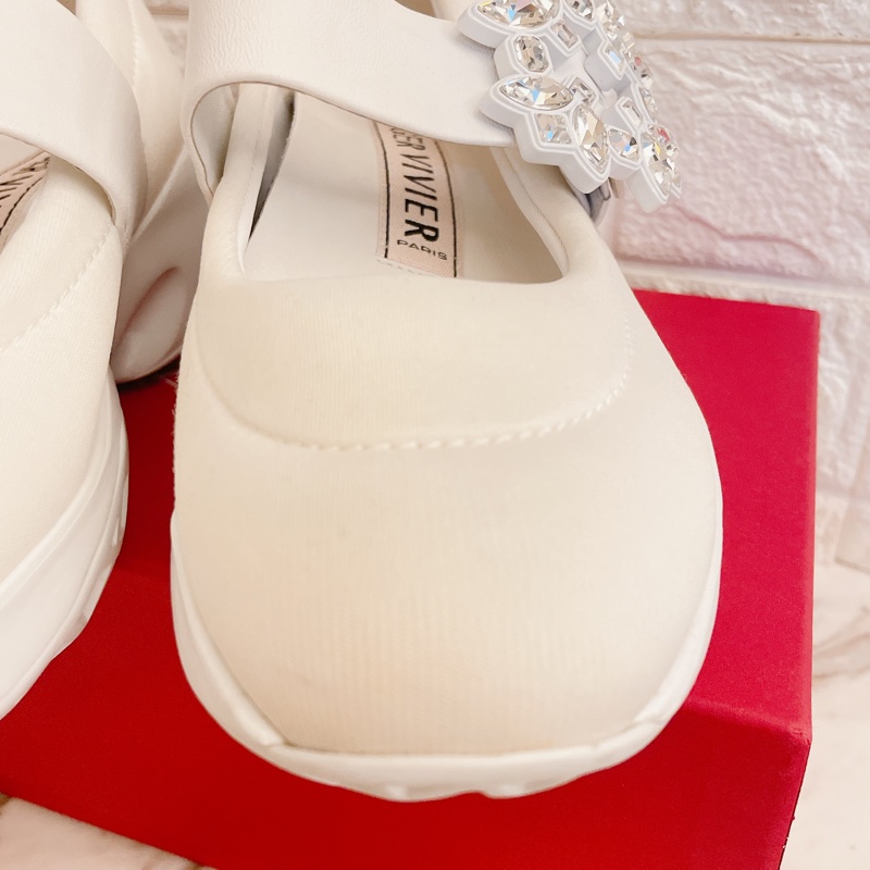 極新平台最低價✨RV 水鑽方釦春系鬆弛運動感瑪莉珍鞋/roger vivier白-13