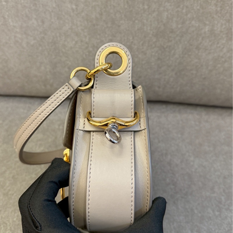 Chloe米白小牛皮翻蓋包-1