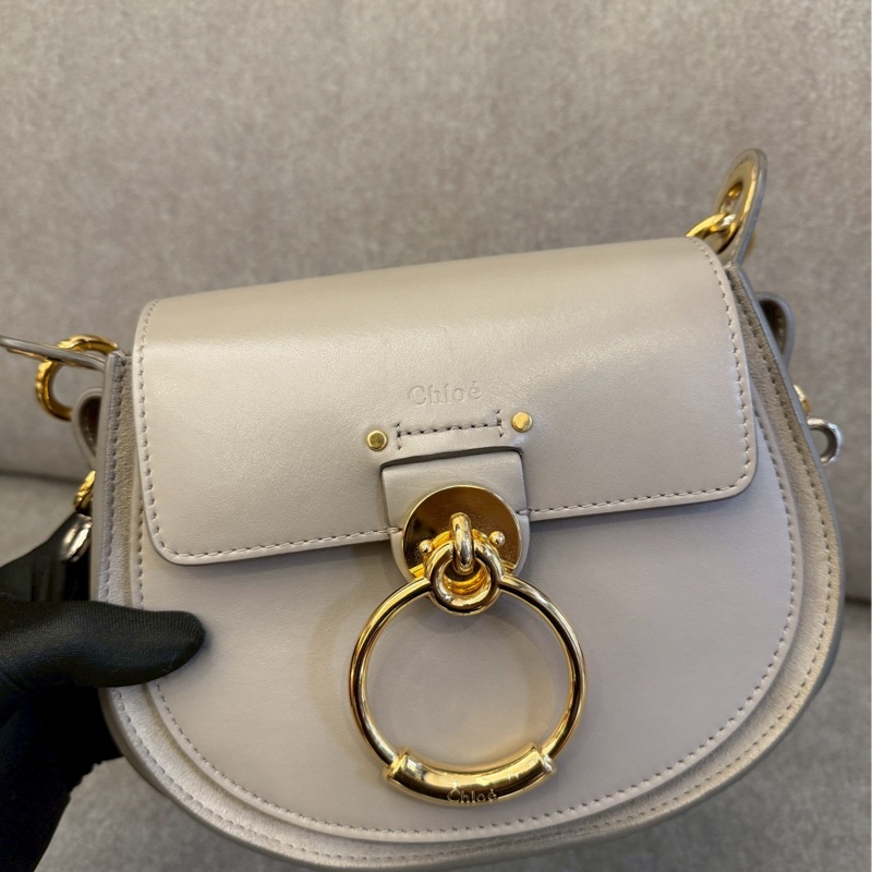 Chloe米白小牛皮翻蓋包-3