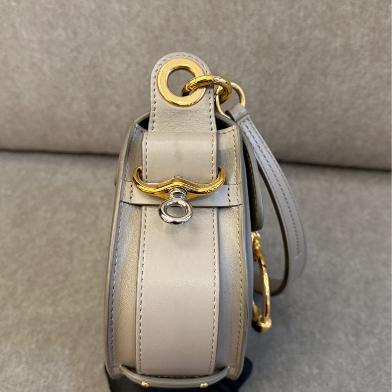 Chloe米白小牛皮翻蓋包-4