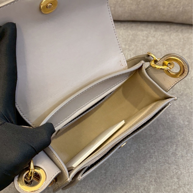 Chloe米白小牛皮翻蓋包-5