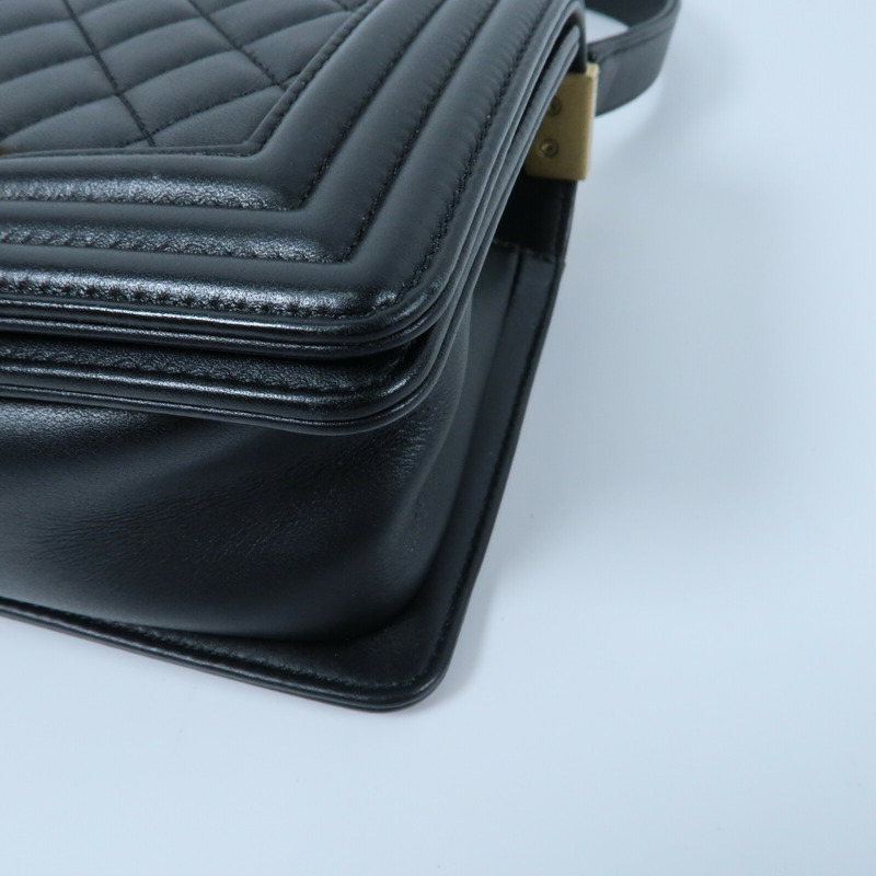 CHANEL 牛皮皮革Boy 20金扣鏈帶肩背袋-6