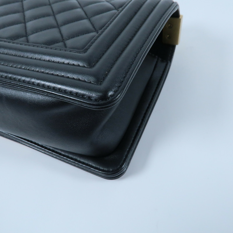 CHANEL 牛皮皮革Boy 20金扣鏈帶肩背袋-8