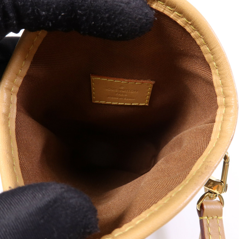 LOUIS VUITTON Monogram Fold Me Pouch金扣肩背袋-4