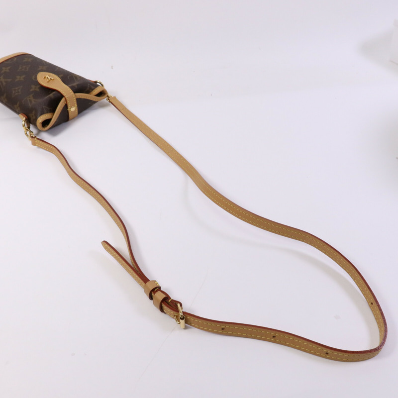 LOUIS VUITTON Monogram Fold Me Pouch金扣肩背袋-8