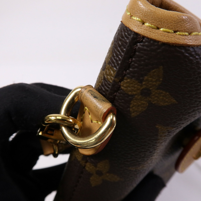 LOUIS VUITTON Monogram Fold Me Pouch金扣肩背袋-14