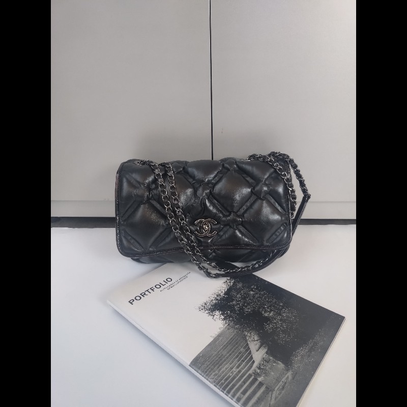 Chanel 霧銀鍊黑皮菱格泡泡口蓋包-0