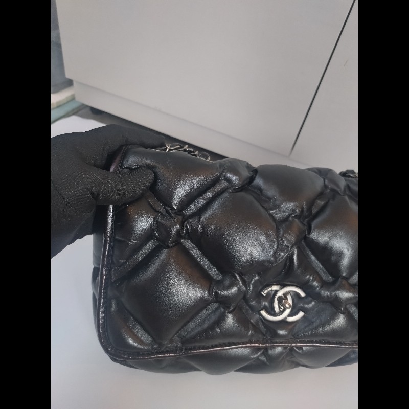 Chanel 霧銀鍊黑皮菱格泡泡口蓋包-7