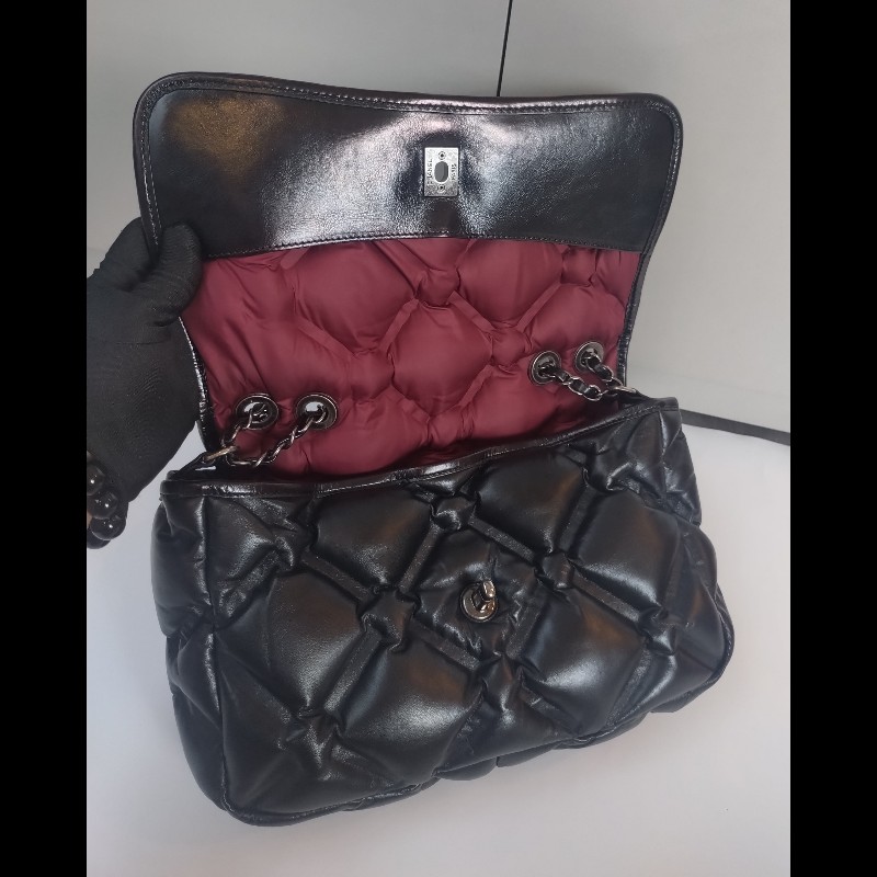 Chanel 霧銀鍊黑皮菱格泡泡口蓋包-17