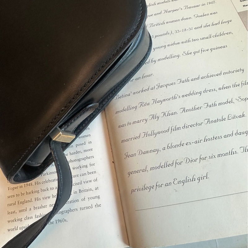 思琳 中古 馬車金扣 box 包 馬車扣黑色肩背包 空姐包 黑色皮革 側背包 斜背包 包包 中古包 vintage celine bag-8