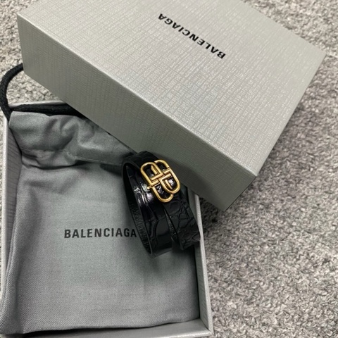 Balenciaga 鎖扣鱷魚紋手帶#M