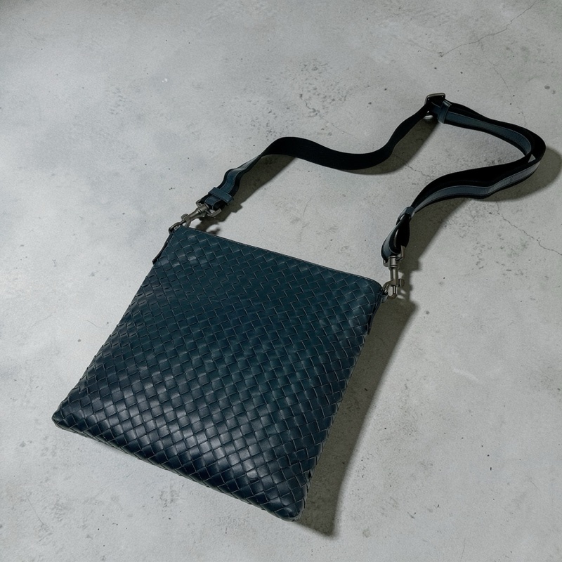 莉亞精品♡BV 小編織 肩背 斜背包 深藍 二手-0