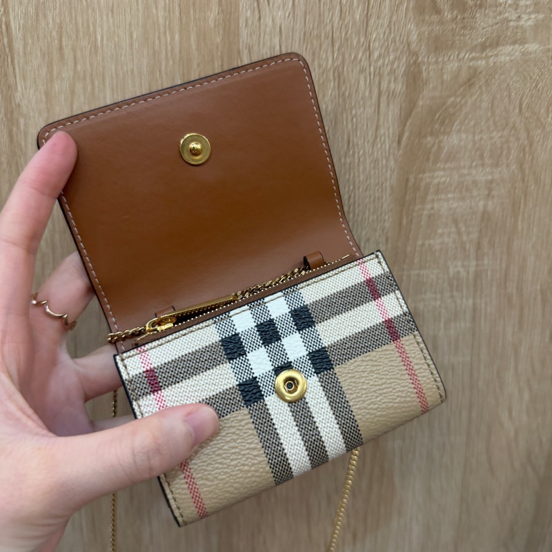 Burberry 經典格紋金釦斜背零錢卡包-7