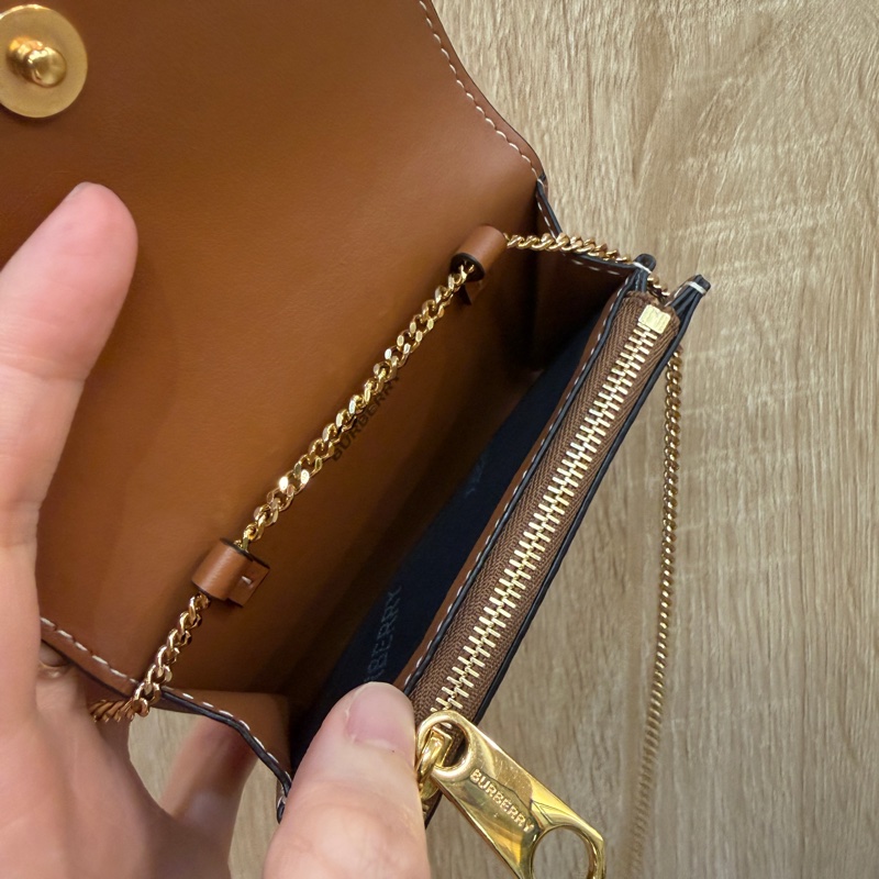 Burberry 經典格紋金釦斜背零錢卡包-9