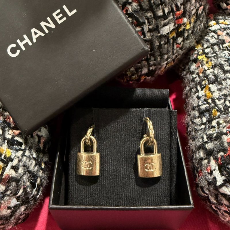 CHANEL仿舊鎖頭菱紋耳環-1