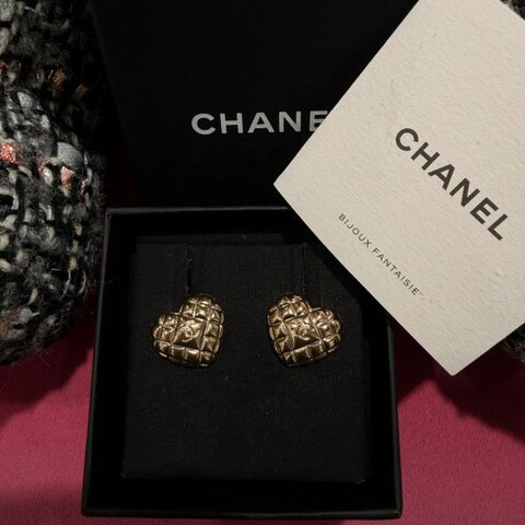 CHANEL 格紋愛心耳環金色