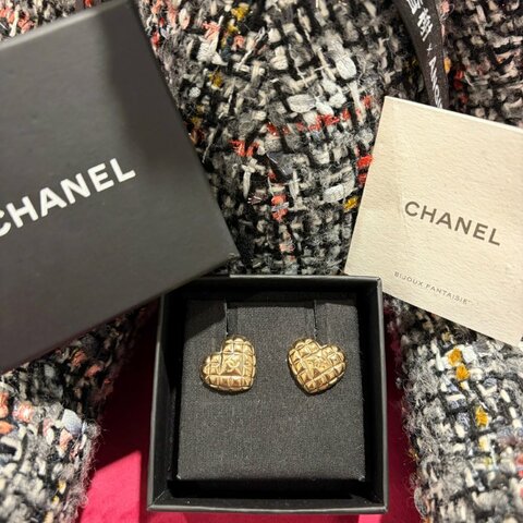 CHANEL 格紋愛心耳環金色