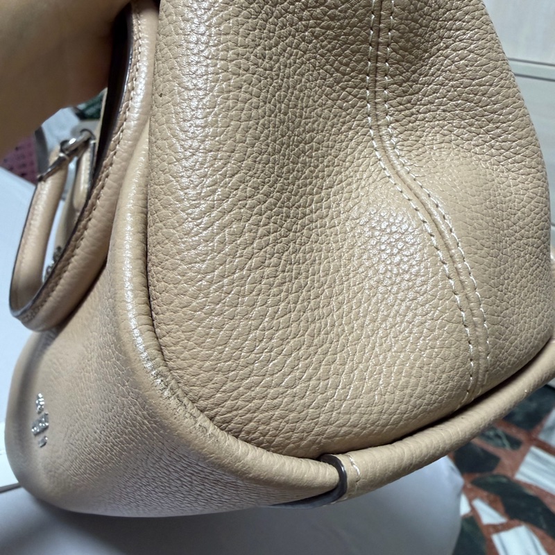 COACH奶茶色 水餃包/側背包/手提包-7