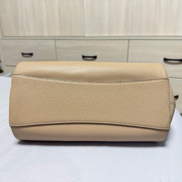 COACH奶茶色 水餃包/側背包/手提包-12