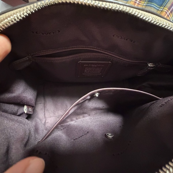 COACH奶茶色 水餃包/側背包/手提包-13