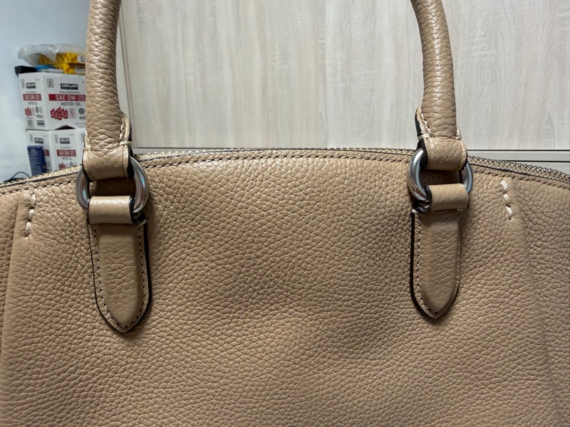 COACH奶茶色 水餃包/側背包/手提包-15