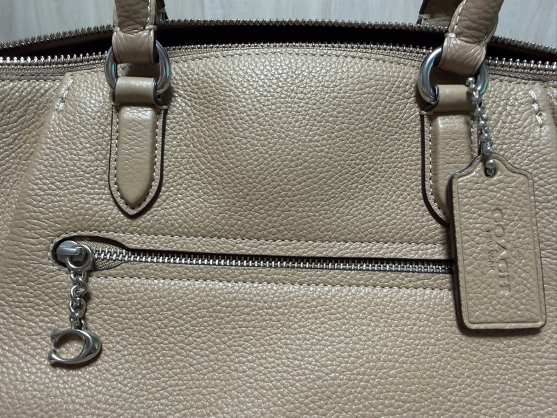 COACH奶茶色 水餃包/側背包/手提包-16