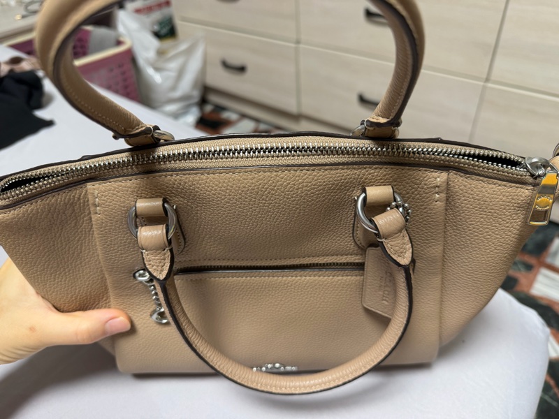 COACH奶茶色 水餃包/側背包/手提包-17