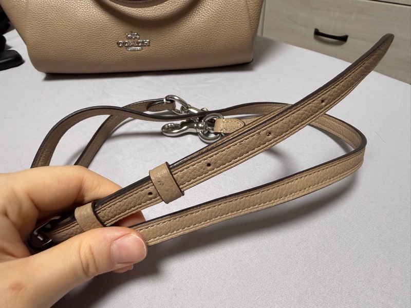 COACH奶茶色 水餃包/側背包/手提包-18