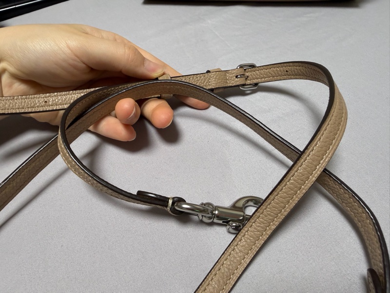 COACH奶茶色 水餃包/側背包/手提包-19