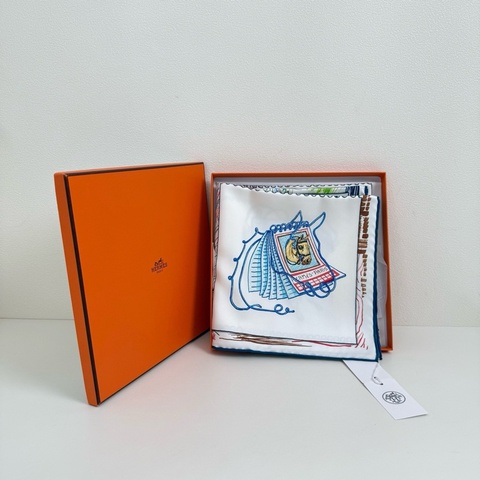 HERMES/愛馬仕 桑蠶絲絲巾 全新帶盒帶標90*90