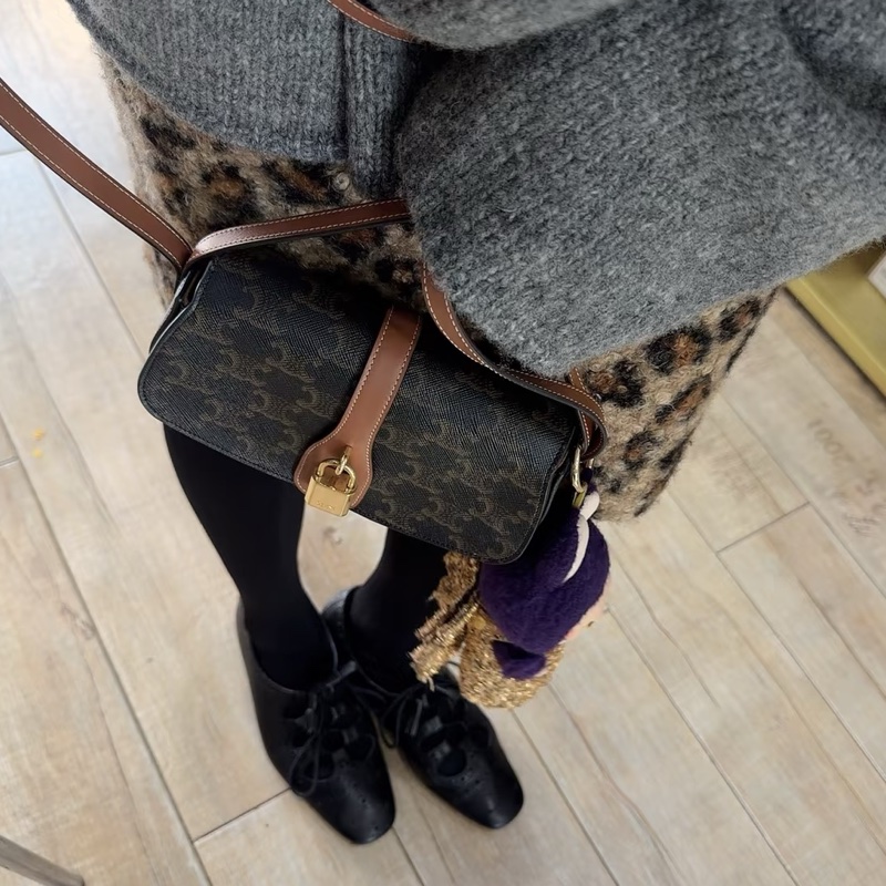 #CELINE 鎖頭肩背包 Lisa同款 ❤️-23