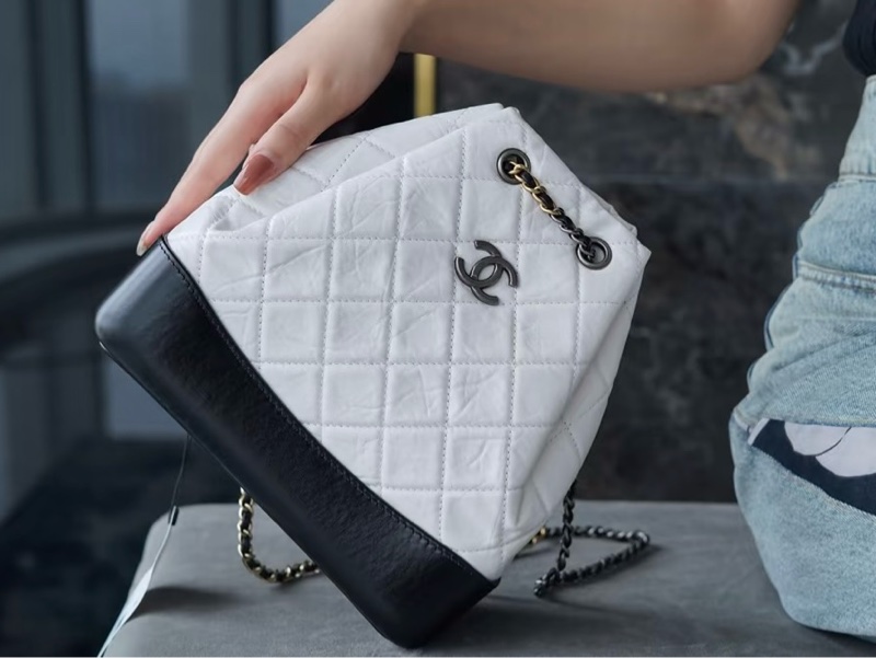 Chanel 香奈兒 Gabrielle 小牛皮 雙肩包 26開  尺寸： 22*11*23  黑色拼白色-0