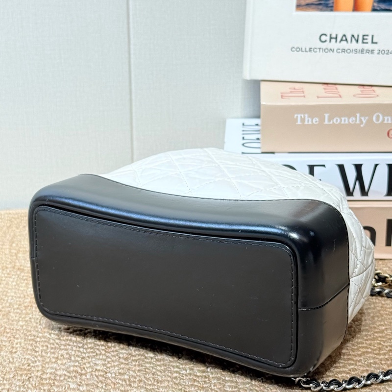 Chanel 香奈兒 Gabrielle 小牛皮 雙肩包 26開  尺寸： 22*11*23  黑色拼白色-7