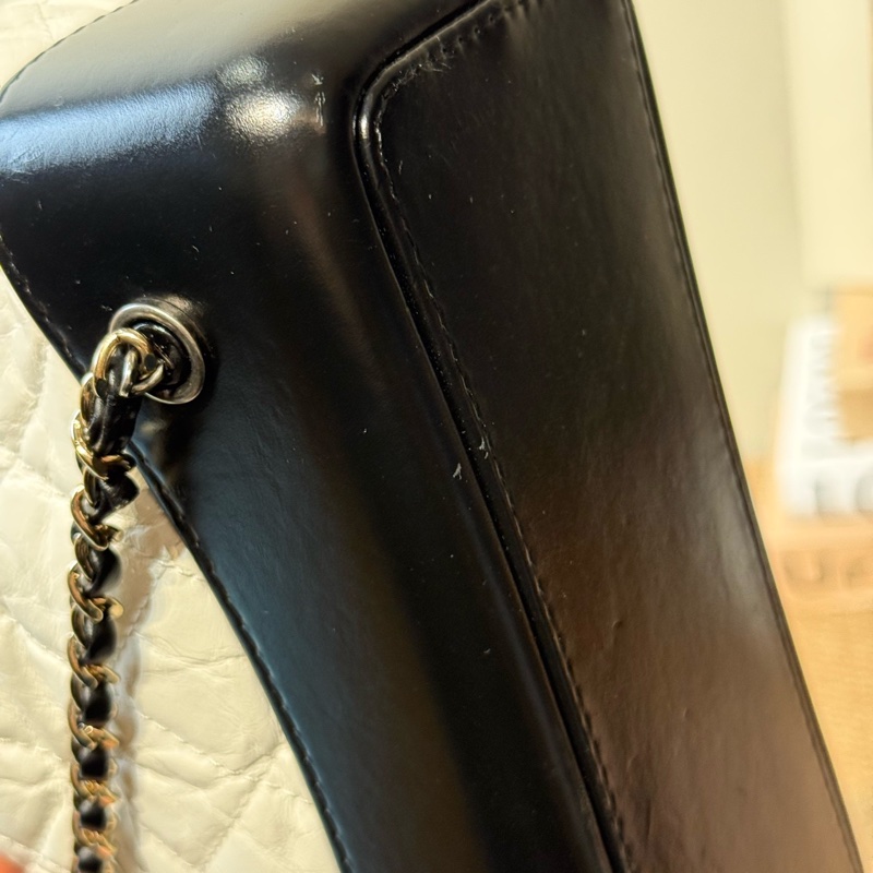 Chanel 香奈兒 Gabrielle 小牛皮 雙肩包 26開  尺寸： 22*11*23  黑色拼白色-15