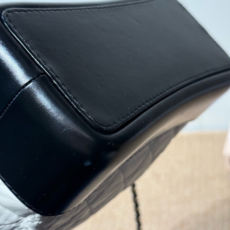 Chanel 香奈兒 Gabrielle 小牛皮 雙肩包 26開  尺寸： 22*11*23  黑色拼白色-18