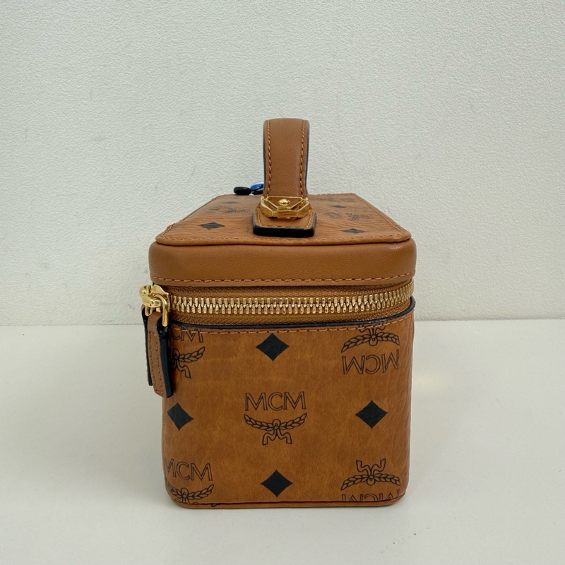 MCM 乾邑色 老花化妝盒 斜挎包 金扣 附件:肩帶 尺寸:20*11*10cm-3