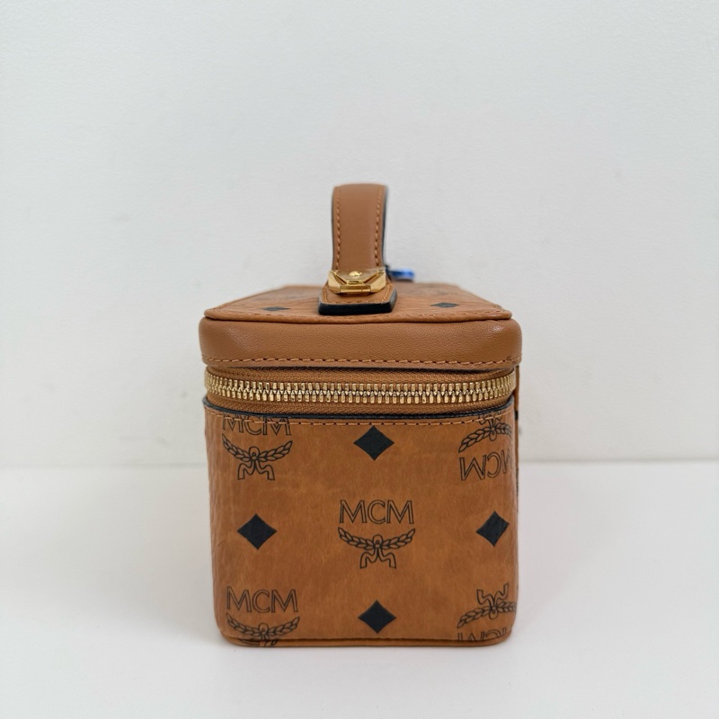 MCM 乾邑色 老花化妝盒 斜挎包 金扣 附件:肩帶 尺寸:20*11*10cm-4