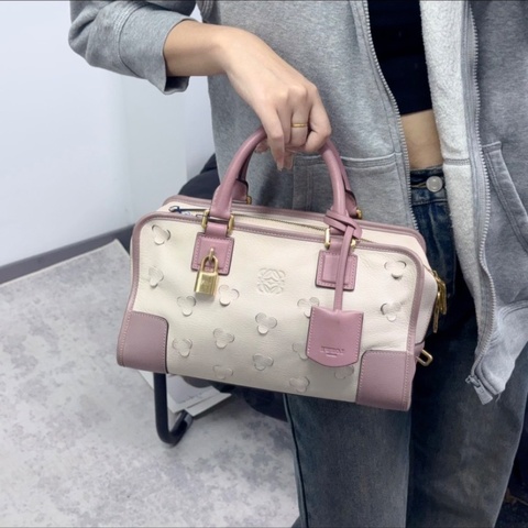 LOEWE 藕粉色拼米白色金扣 三葉草限定手提包29*16*13 98新配件鎖鑰匙塵袋卡冊