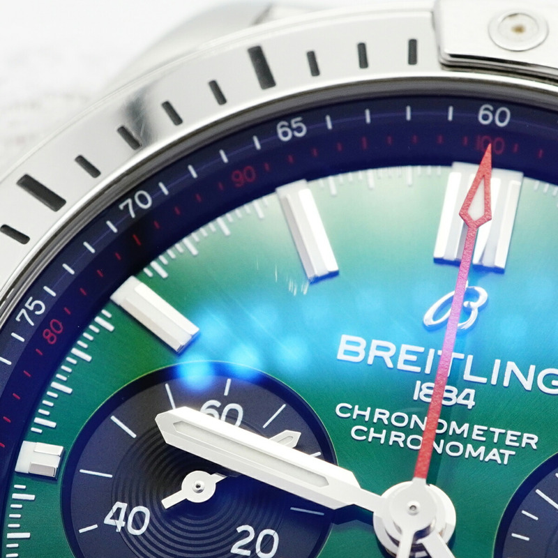 百年靈 Chronomat AB0134 綠色錶盤男士腕錶-7