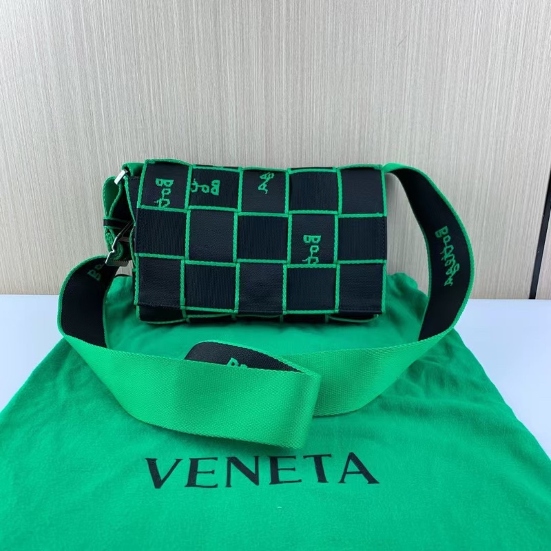 Bottega Veneta 23SS徽標刺繡15格豆腐斜背包25*15*5 98新配件塵袋-0