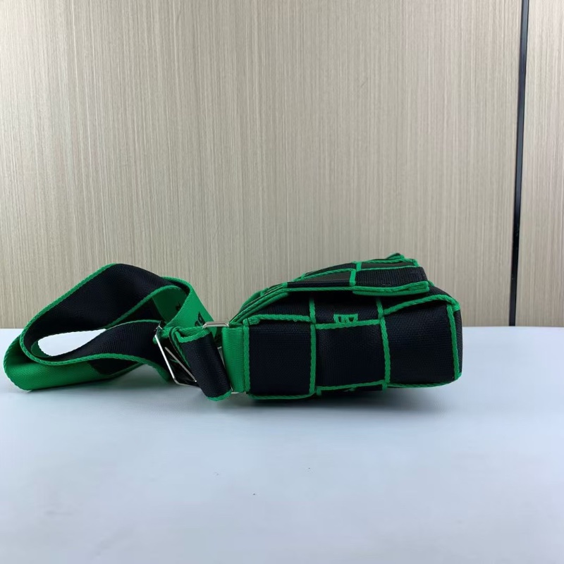 Bottega Veneta 23SS徽標刺繡15格豆腐斜背包25*15*5 98新配件塵袋-5