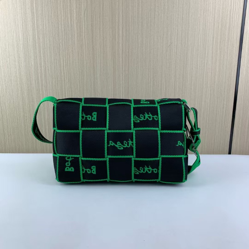 Bottega Veneta 23SS徽標刺繡15格豆腐斜背包25*15*5 98新配件塵袋-7