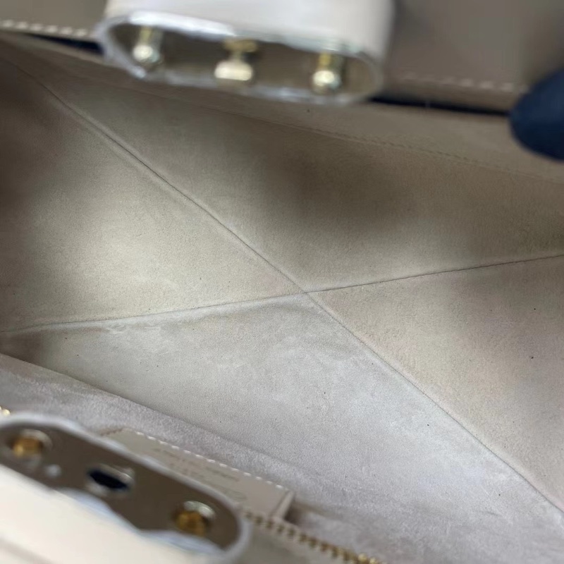 Dior Key奶茶色光面牛皮革 淺金扣手提包腋下包 經典CD字母標誌扣環設計26*16*11 98新配件塵袋 盒子 吊牌 保卡-3