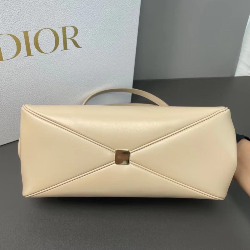 Dior Key奶茶色光面牛皮革 淺金扣手提包腋下包 經典CD字母標誌扣環設計26*16*11 98新配件塵袋 盒子 吊牌 保卡-5