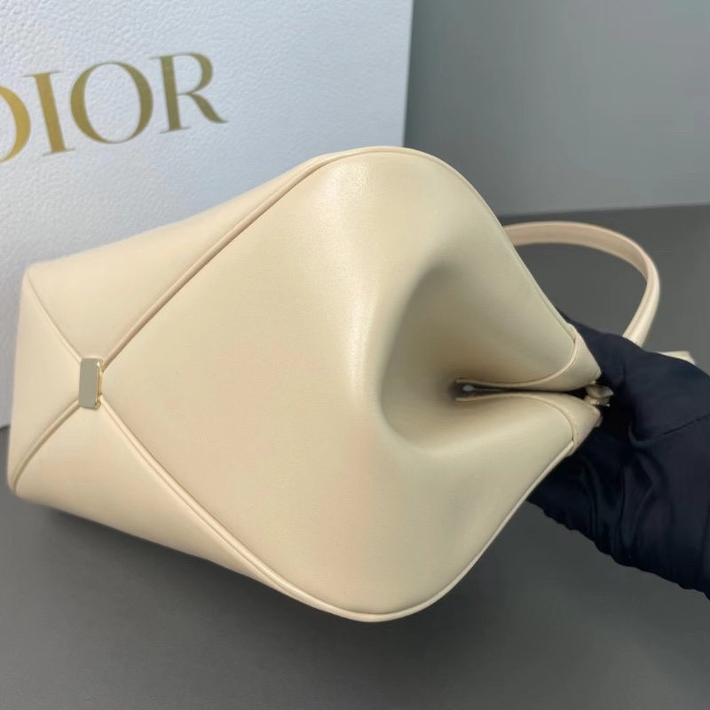 Dior Key奶茶色光面牛皮革 淺金扣手提包腋下包 經典CD字母標誌扣環設計26*16*11 98新配件塵袋 盒子 吊牌 保卡-6