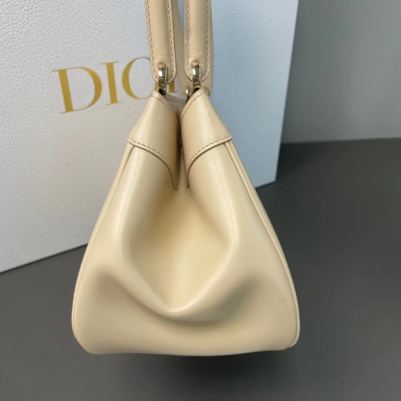 Dior Key奶茶色光面牛皮革 淺金扣手提包腋下包 經典CD字母標誌扣環設計26*16*11 98新配件塵袋 盒子 吊牌 保卡-8