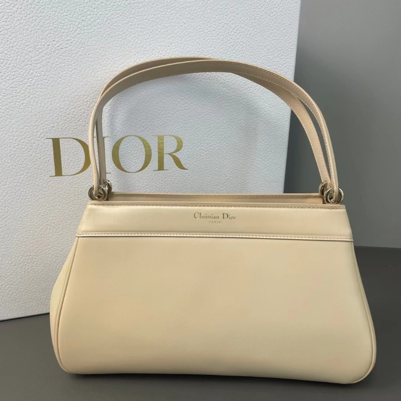 Dior Key奶茶色光面牛皮革 淺金扣手提包腋下包 經典CD字母標誌扣環設計26*16*11 98新配件塵袋 盒子 吊牌 保卡-9