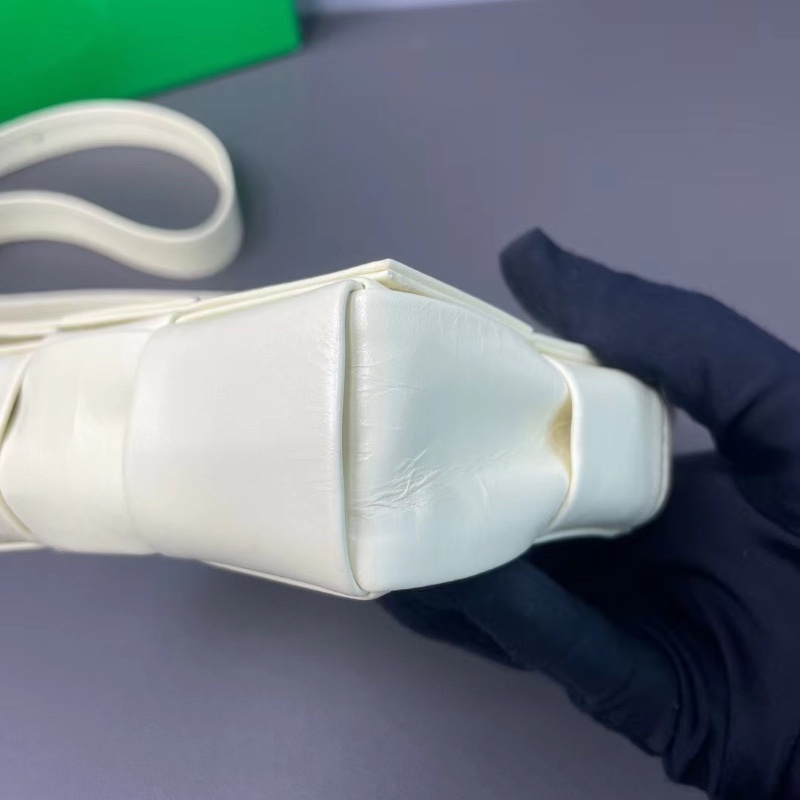 BV Candy Cassette 系列 mini 六格 米黃色 編織包 油蠟皮12*8.5*4.5 98新配件塵袋 盒子-7